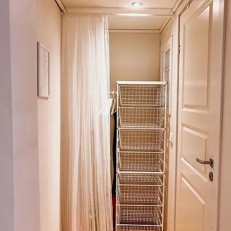 Fin Og Lys Studioleilighet Med Gratis Parkering Hoiset