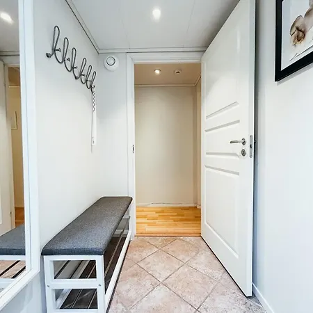 Bright And Cozy - Newly Renovated Bathroom And Free Parking Leilighet