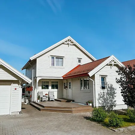 Apartamento Bright And Cozy - Newly Renovated Bathroom And Free Parking Hoiset