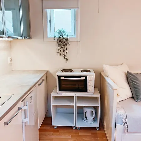Bright And Cozy - Newly Renovated Bathroom And Free Parking * Hoiset