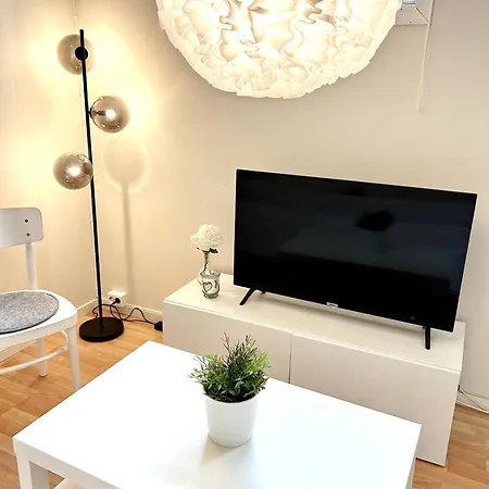 Bright And Cozy - Newly Renovated Bathroom And Free Parking Leilighet