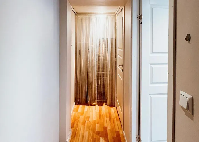 Bright And Cozy - Newly Renovated Bathroom And Free Parking Apartmán *